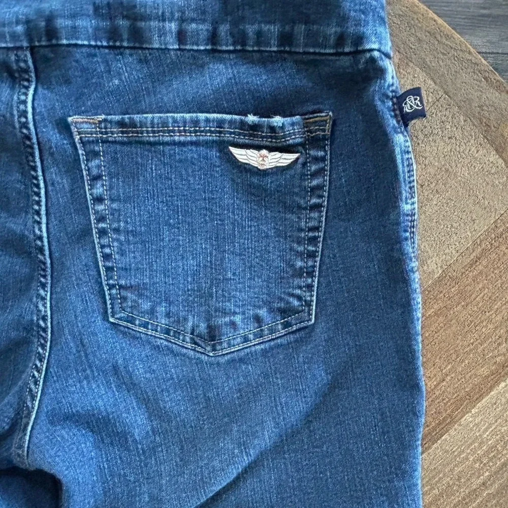Rock & Republic Pull On Jeans Women 10M Blue Fever Slimming Straight